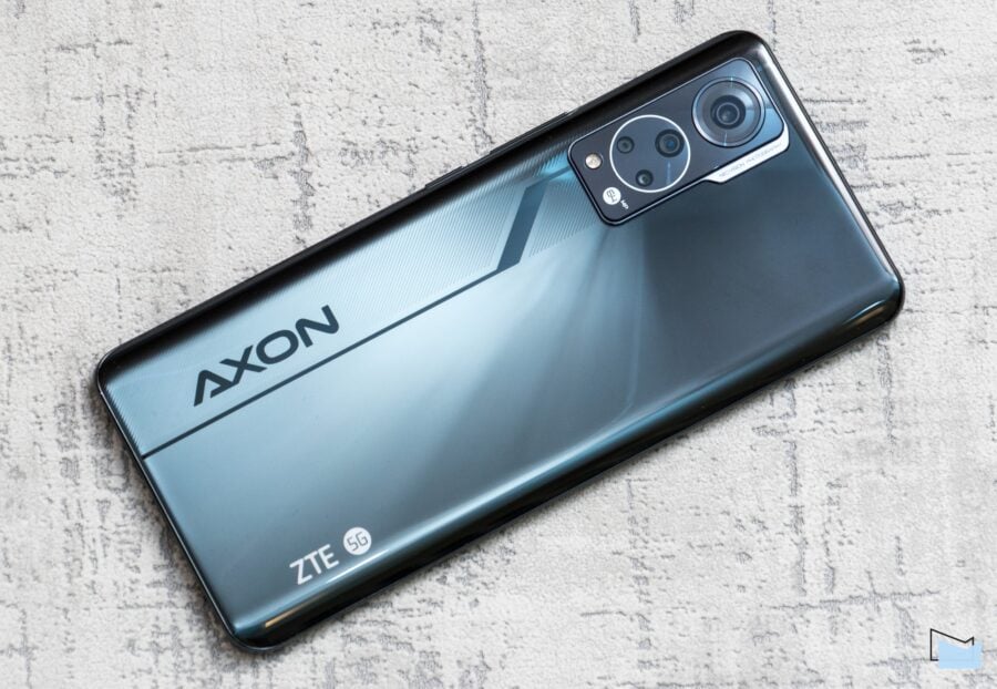Огляд ZTE Axon 30 5G: смартфон без вирізу під селфі-камеру