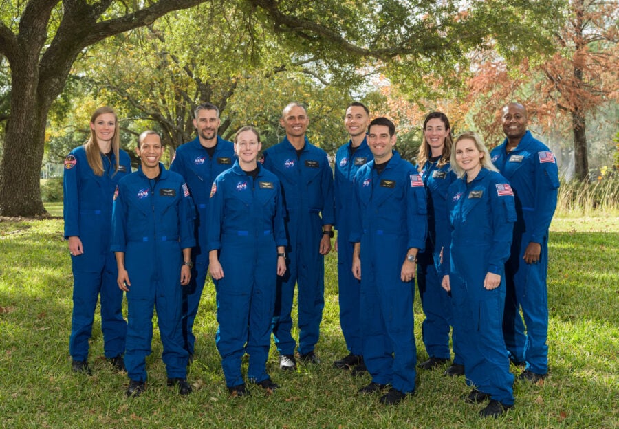NASA оголосила склад нового набору астронавтів. Хтось з цих чоловіків та жінок ймовірно полетить до Марсу