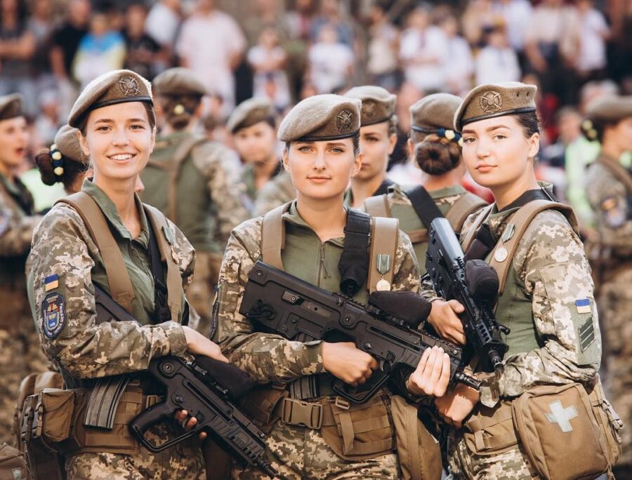 Більшість українських жінок повинні стати на військовий облік до кінця 2022 року. Це стосується й IT-спеціалісток