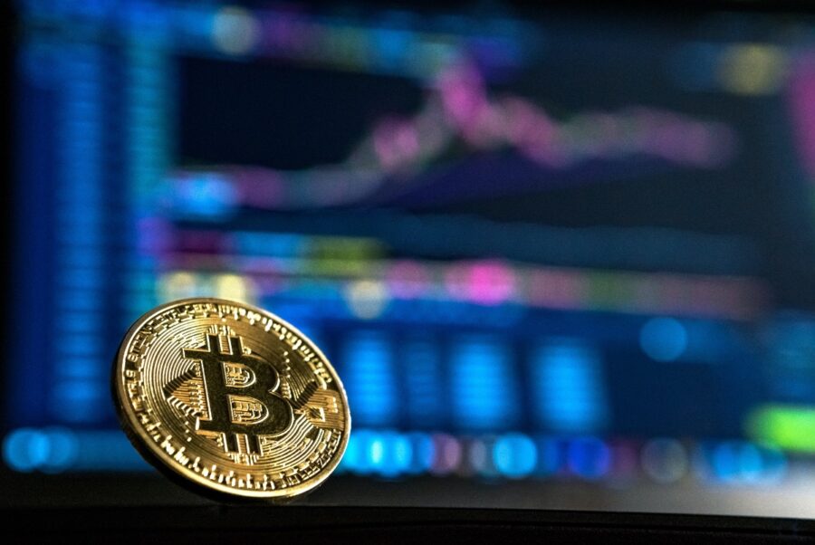 Ціна Bitcoin за вихідні опустилася до $49 307