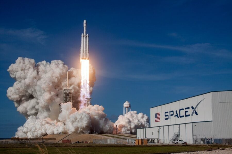 SpaceX планує використовувати Starlink для інтернет-доступу на комерційних авіарейсах
