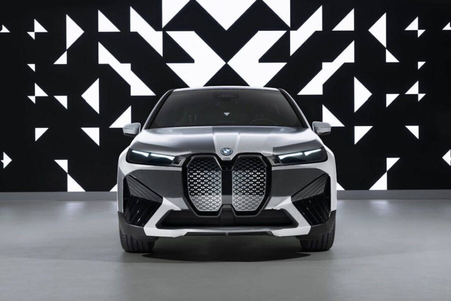BMW представила на CES 2022 автомобіль-хамелеон iX Flow