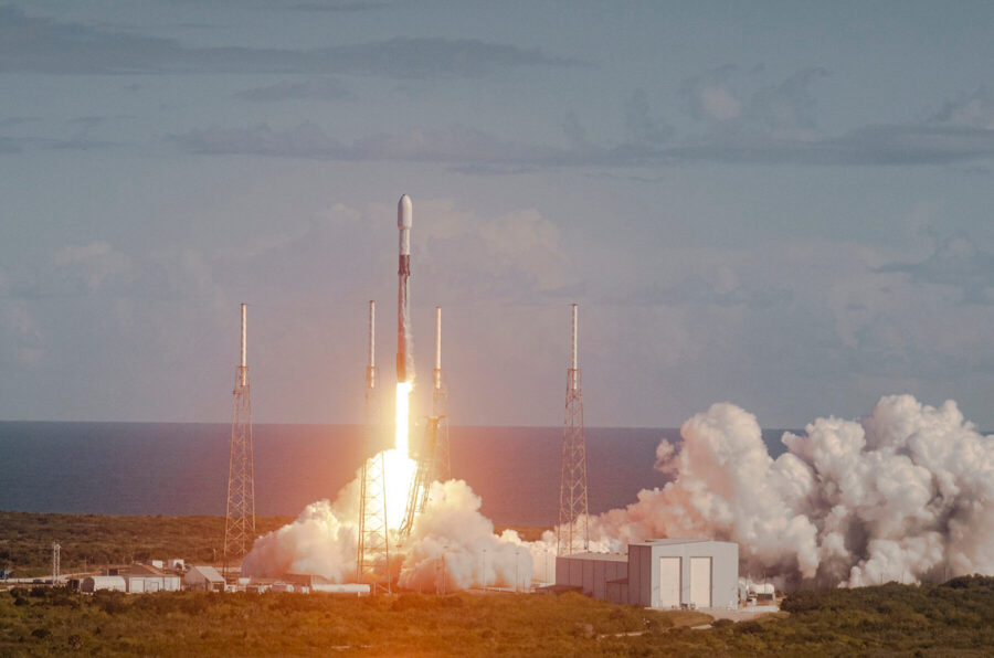 SpaceX планував у 2022 році зайняти 65% маси орбітальних запусків, але через самостріл «Роскосмоса» займе приблизно 70%