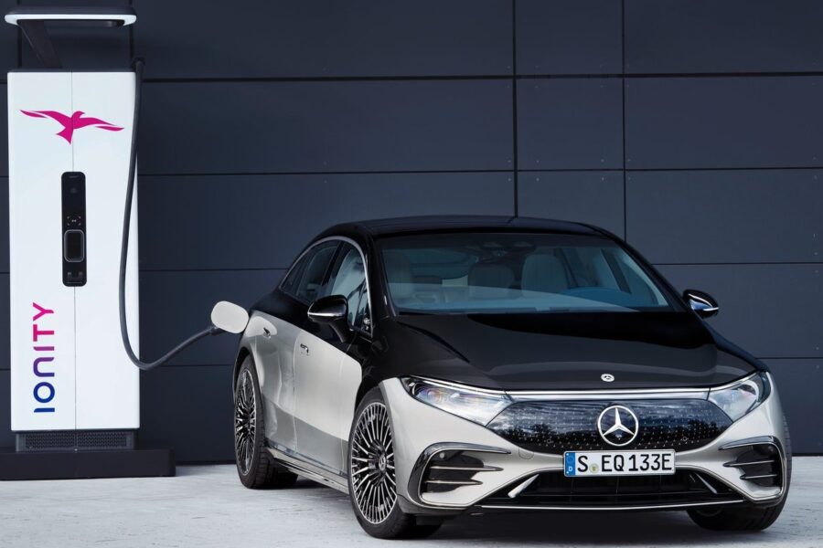 Бажаєте отримати вже замовлений електрокар Mercedes EQS? Додайте ще $50 тис!
