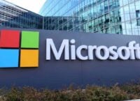 Microsoft briefly overtakes Apple as the most expensive public company