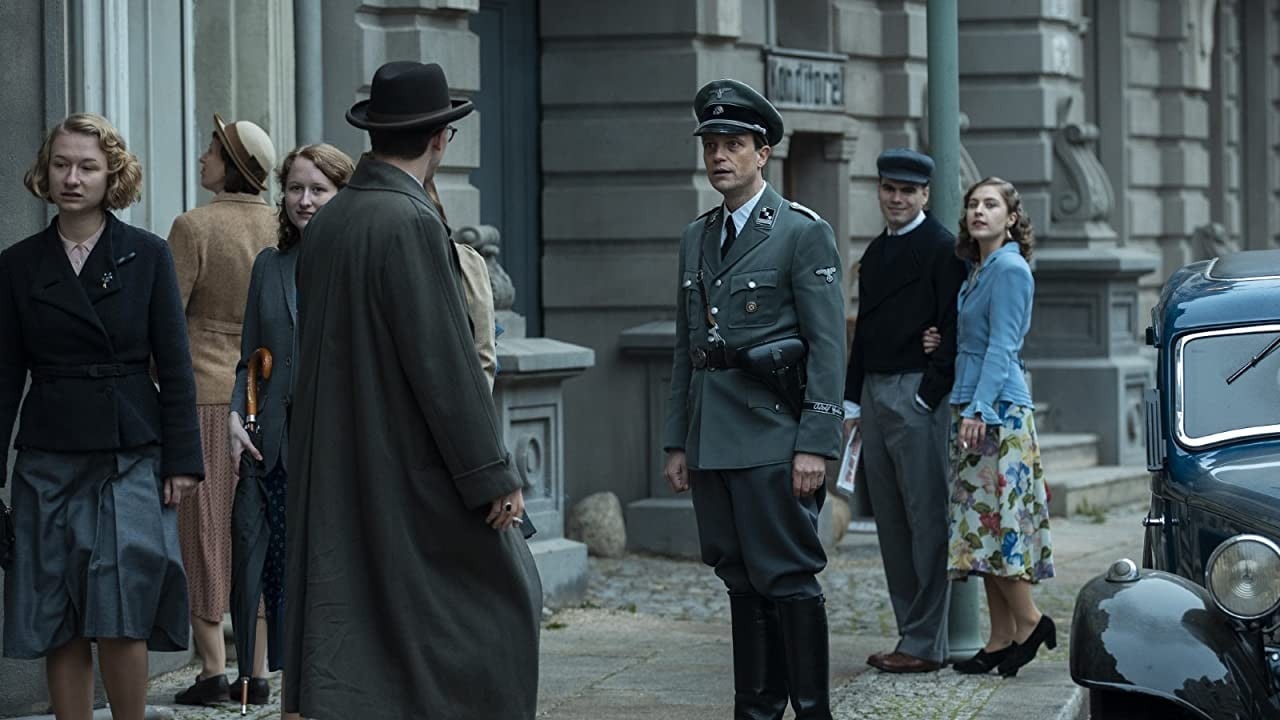Рецензія на фільм Мюнхен: на порозі війни / Munich: The Edge of War