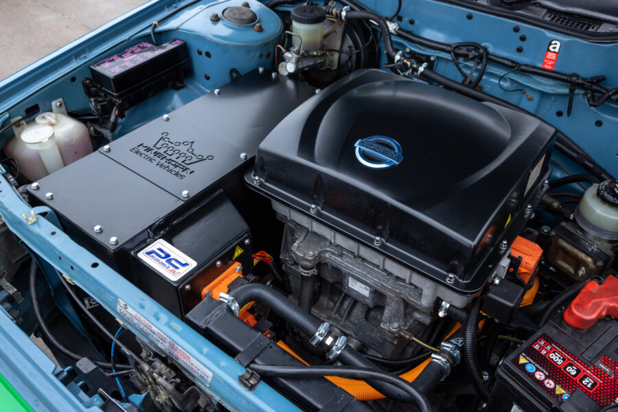 Унікальний електромобіль: 35-річна модель Nissan Bluebird з електричним приводом від сучасного Nissan LEAF