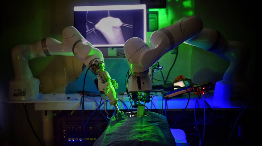 Вперше робот виконав лапароскопію без допомоги людини