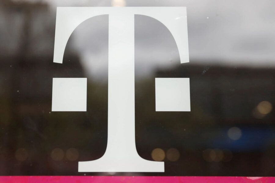 T-Mobile буде звільняти працівників, які не вакцинувалися до квітня 2022 р.