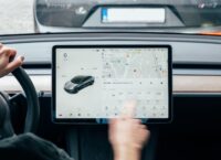 Польський розробник більше не міг чекати та самостійно зайнявся підтримкою Apple CarPlay для своєї Tesla Model 3 за допомогою Raspberry Pi