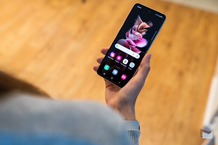 Огляд Galaxy Z Flip3: смартфон з гнучким екраном не за всі гроші світу