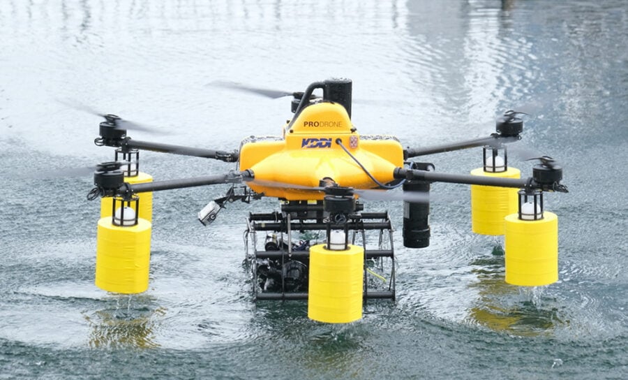 Команда японських і китайських інженерів представила систему, що складається з підводного і літаючого дронів
