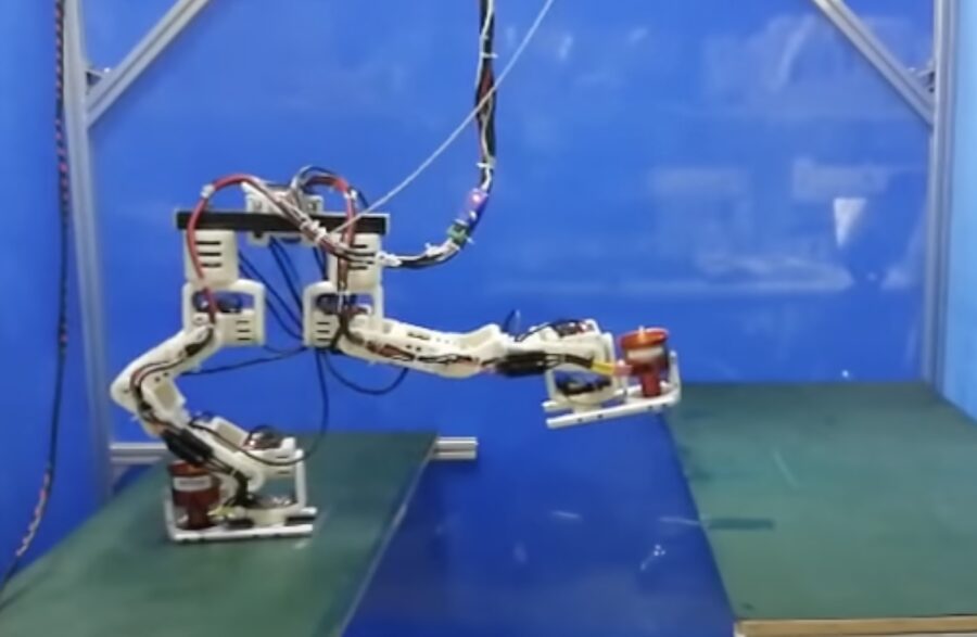 Китайські інженери розробляють двоногого робота Jet-HR, що зможе буквально перелітати через перешкоди