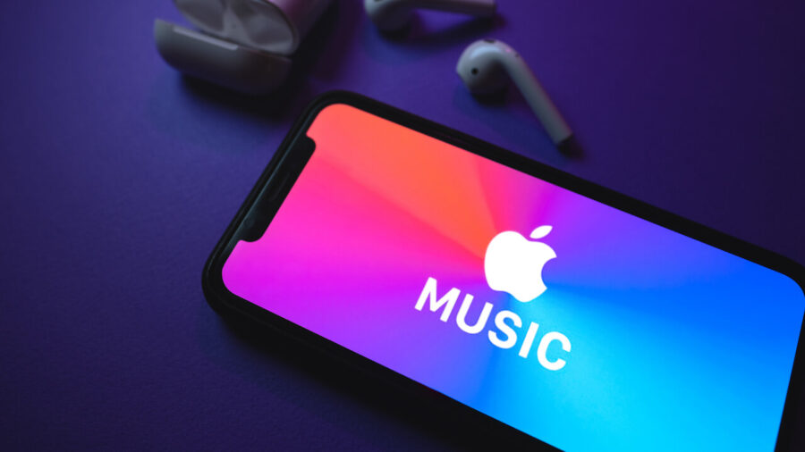 Баг Apple Music на iOS плутає плейлисти користувачів