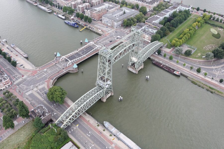 У Роттердамі частково розберуть історичний міст De Hef, бо під ним не може пройти супер’яхта Джеффа Безоса