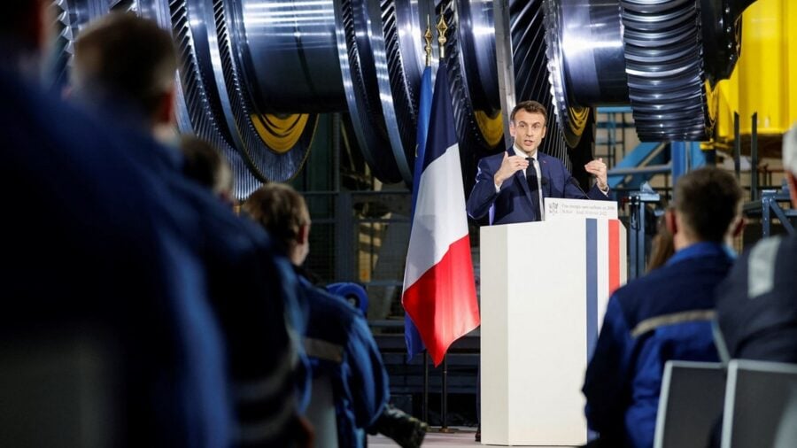 Президент Франції Еммануель Макрон обіцяє побудувати 14 ядерних реакторів у разі переобрання