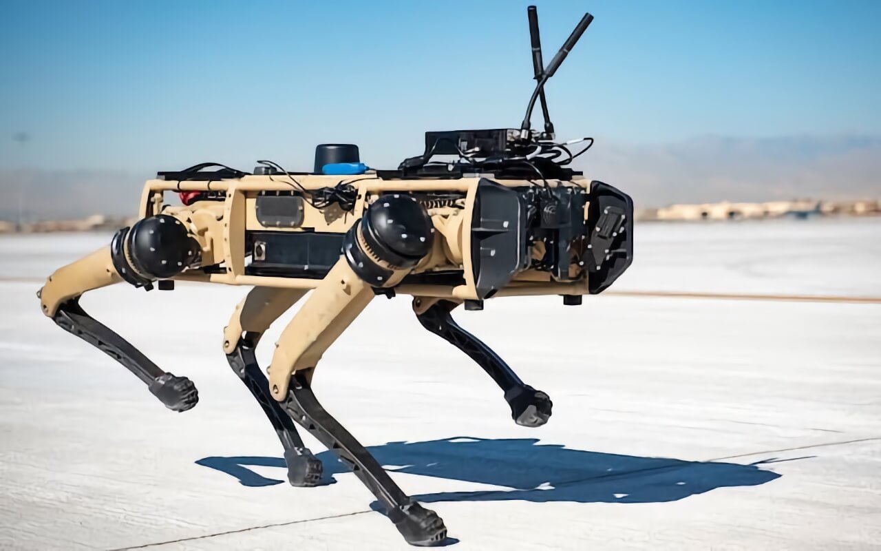 Роботи-собаки компанії Ghost Robotics допомагатимуть з охороною кордону США