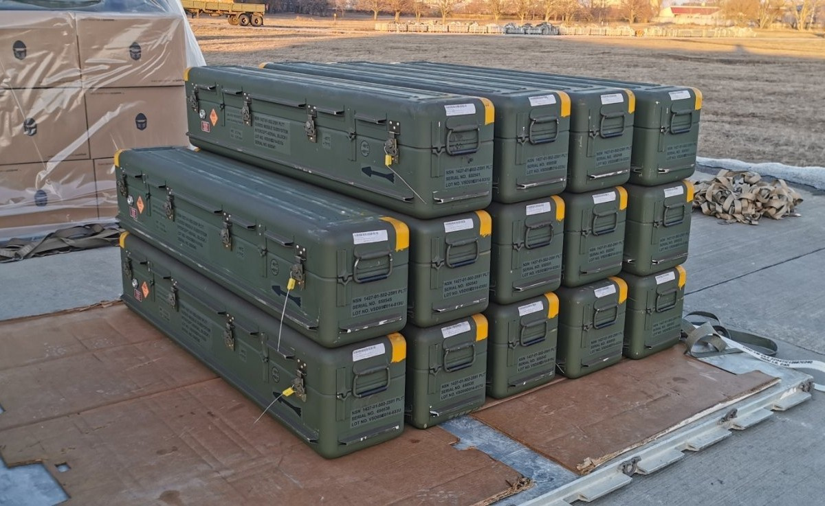ПЗРК FIM-92 Stinger вже в Україні! Загалом за неповний місяць в Україну прибуло 43 літака зі зброєю