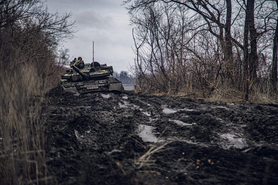 Морпіхи ВМС ЗСУ тренуються громити десант РФ за допомогою танків Т-80