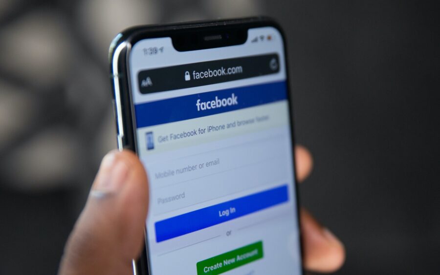 Facebook secretly depletes the batteries of users’ smartphones