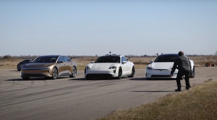 До змагань у перегонах на чверть милі між Tesla Model S та Lucid Air приєднався Porsche Taycan