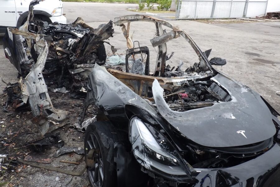 На Tesla подали до суду через несправність підвіски Model 3, яка могла стати причиною смертельної аварії