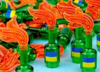 Рітейлер LEGO зібрав понад $16 тис. на допомогу Україні, продаючи іграшкові коктейлі Молотова