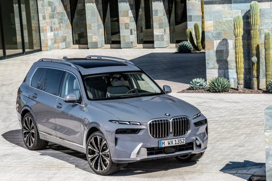 BMW X7 SUV: new look, new interior
