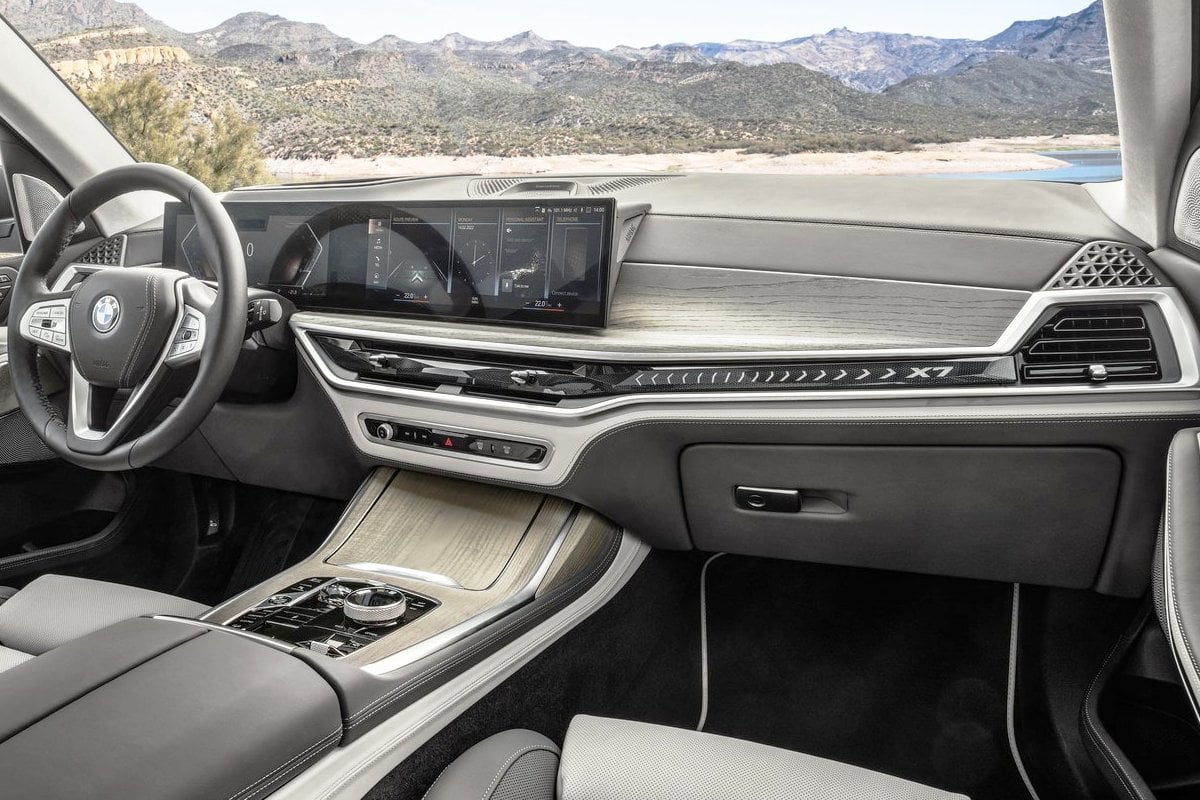Кросовер BMW X7: нова зовнішність, новий салон