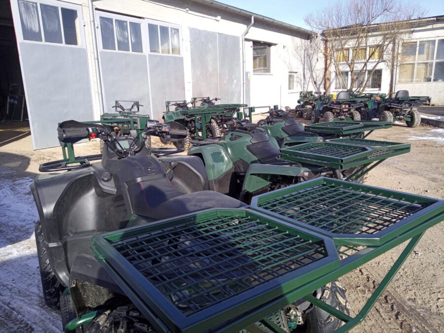 Латвійська компанія LV-Teh переробляє цивільні квадроцикли в військові для потреб ЗСУ