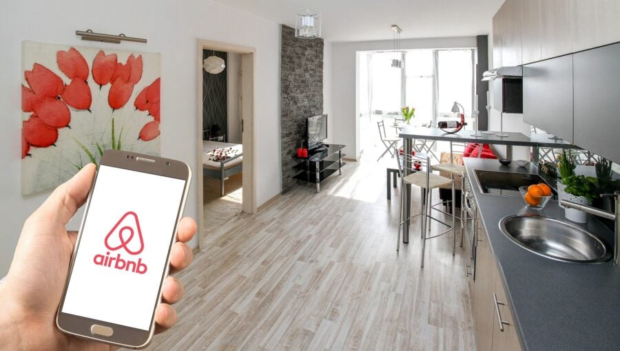 Airbnb зупиняє роботу в Росії та Білорусі. Бронювання житла для їхніх громадян в інших країнах також недоступне