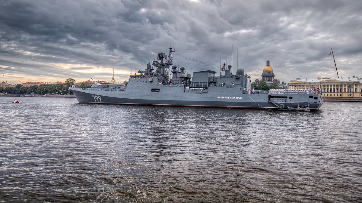 Російський фрегат «Адмірал Макаров» горить біля острова Зміїний. Ймовірно пошкоджений українською ракетою «Нептун»