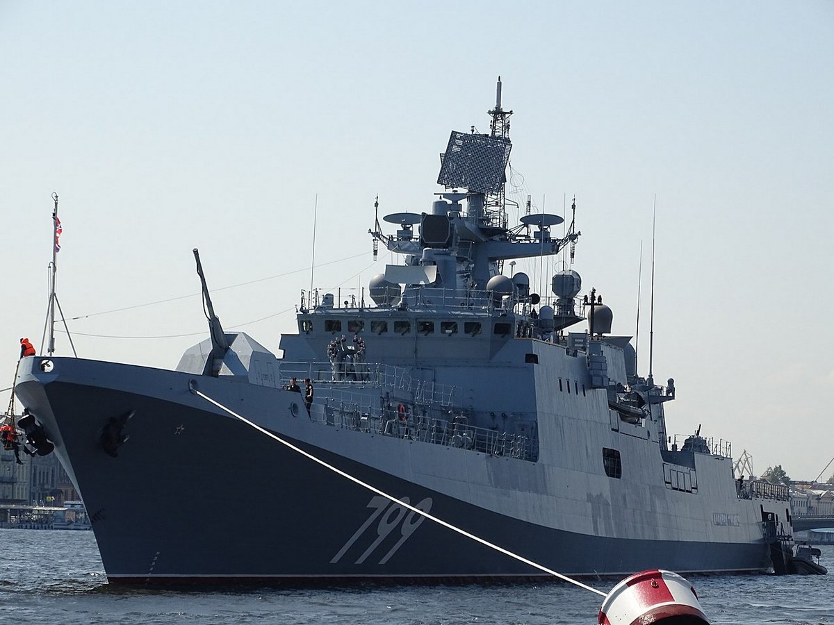 The Russian frigate Admiral Makarov is burning near Zmiinyi Island. Probably damaged by the Ukrainian Neptun missile