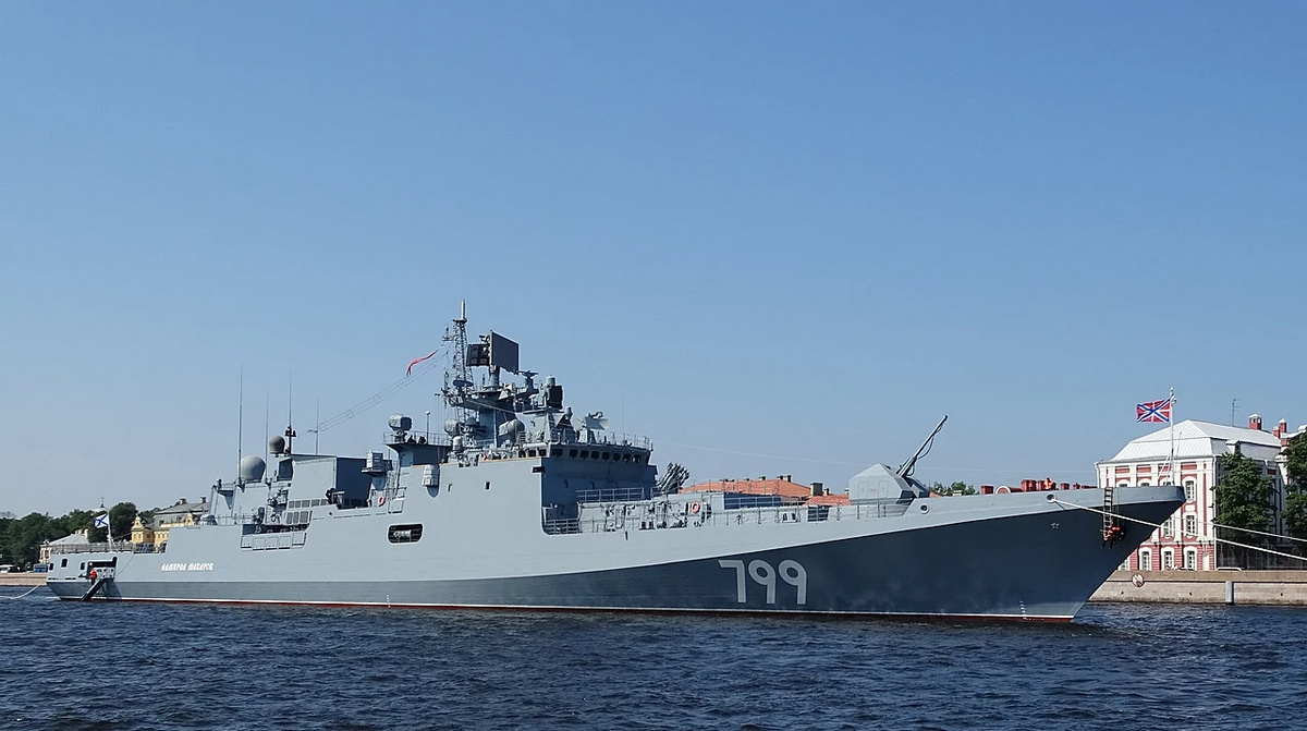 Російський фрегат «Адмірал Макаров» горить біля острова Зміїний. Ймовірно пошкоджений українською ракетою «Нептун»