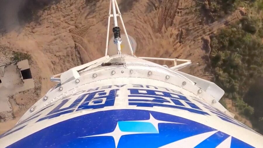 Chinese aerospace startup Deep Blue Aerospace conducted a successful test with vertical takeoff and rocket landing