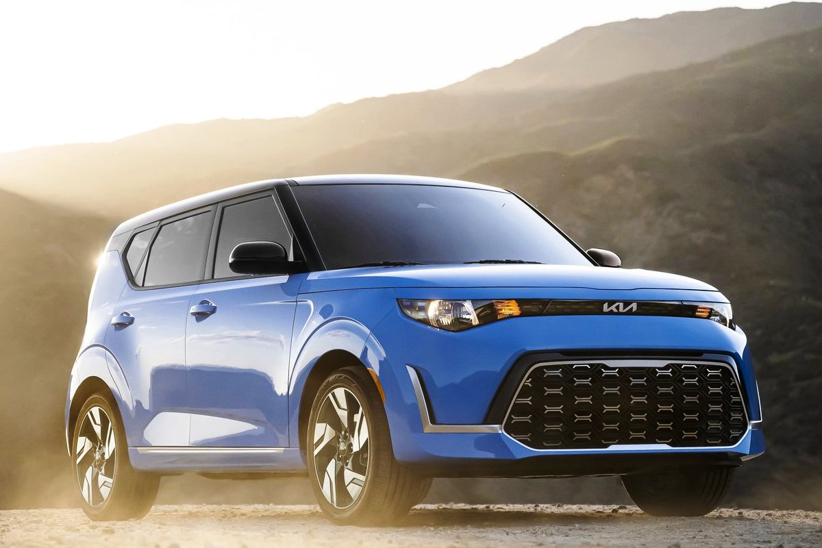 Compact KIA Soul SUV has been updated and... got simpler!!