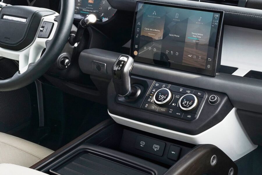 Новий Land Rover Defender 130 – більше простору для ваших пригод