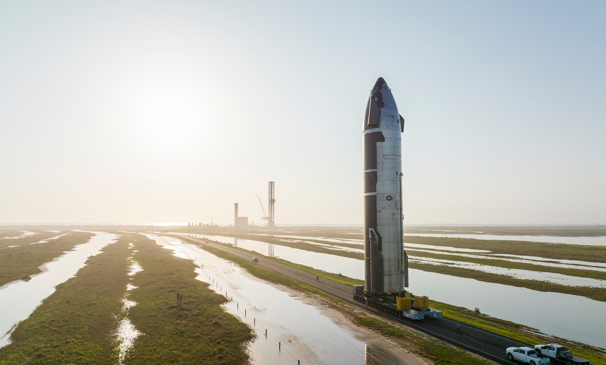 SpaceX rolls Starship 24 to the launch site of the Boca Chica spaceport