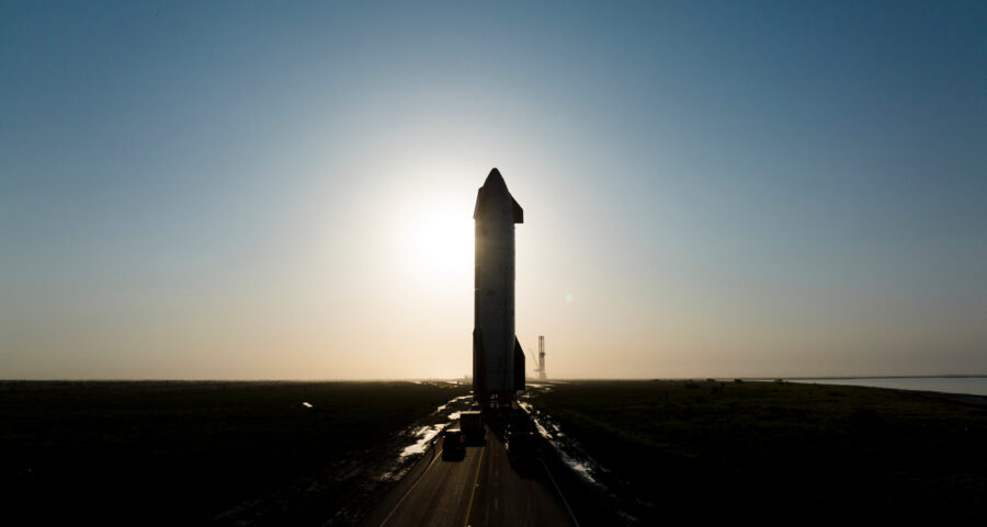 SpaceX викотив Starship 24 на стартовий майданчик космодрому у Бока-Чика