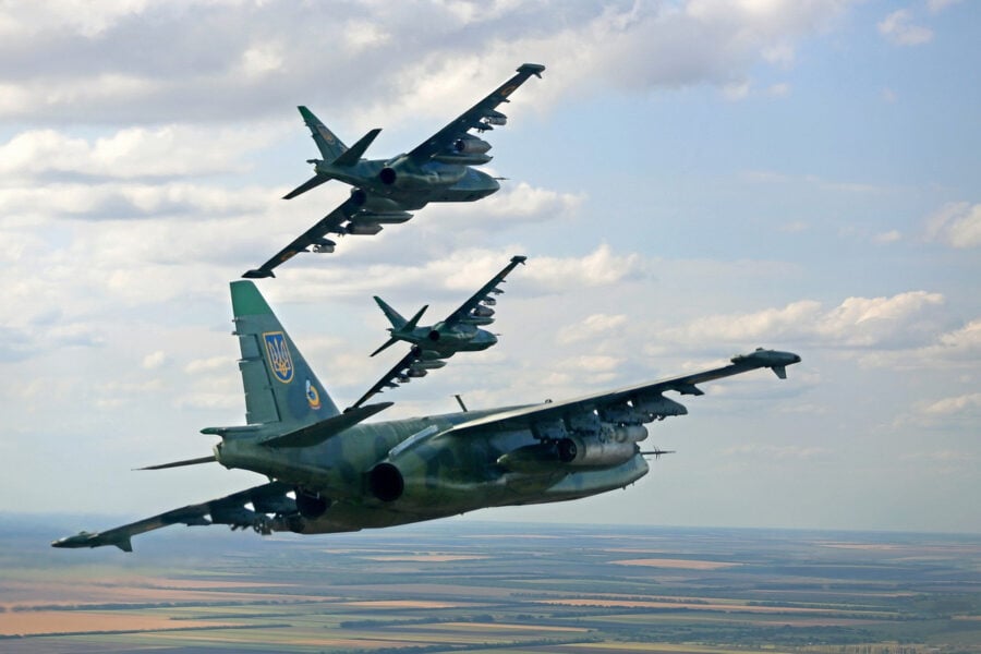 It seems that Ukraine received Su-25 aircraft. In a very unusual way