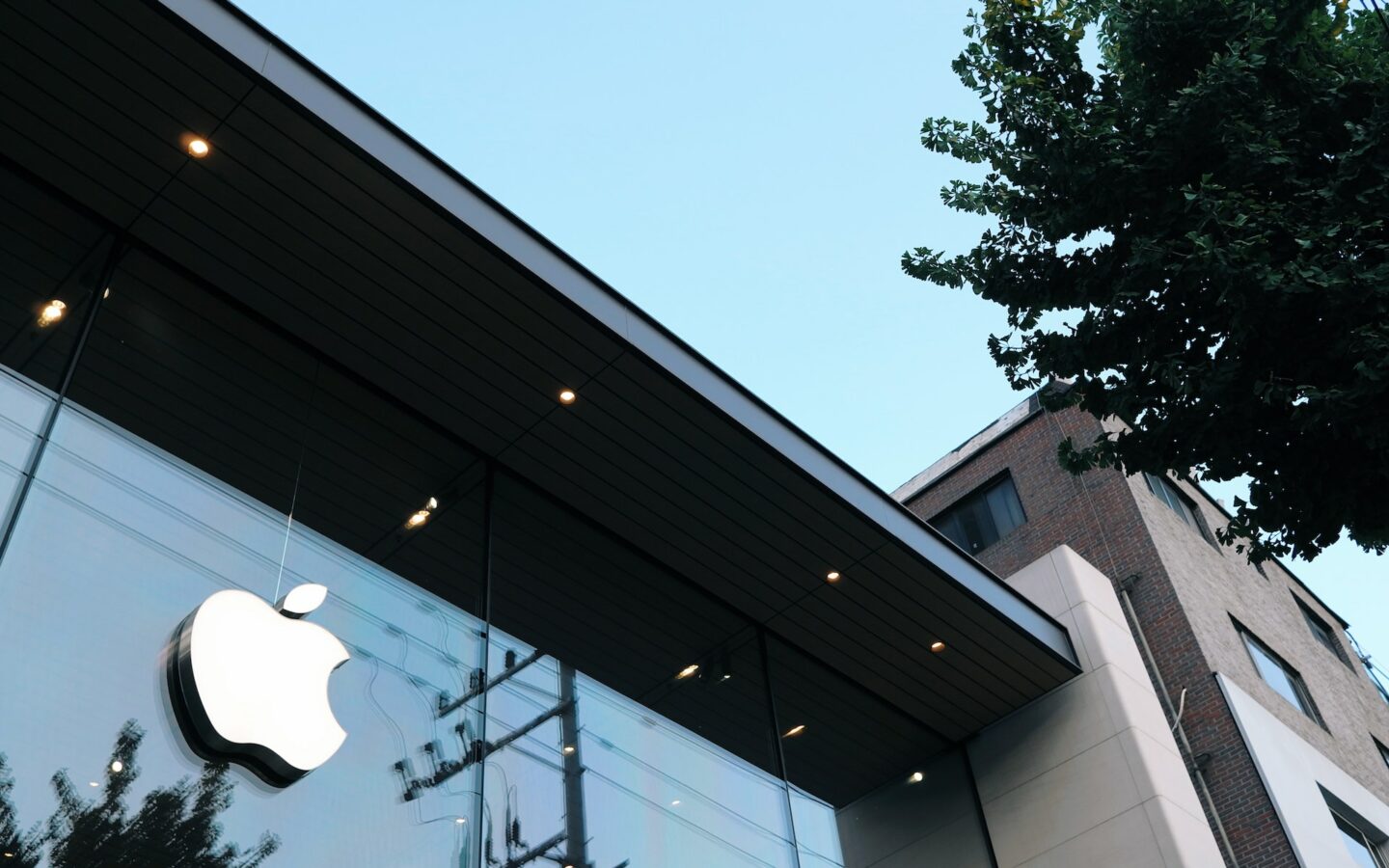 Apple may return to AirPort network equipment and is working on Time Machine with iCloud integration