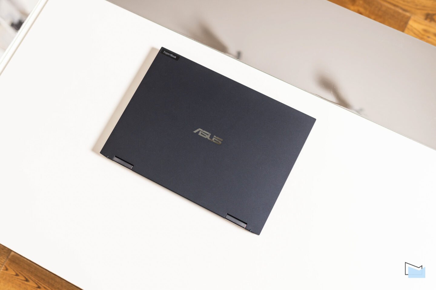 ASUS ExpertBook B7 Flip review: professional laptop-transformer with 5G