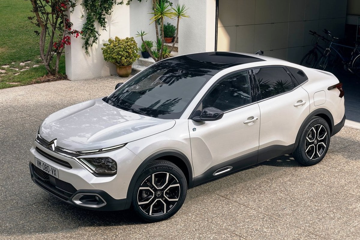 The Citroen C4 X cross-sedan debuted: an unexpected alternative to tradition