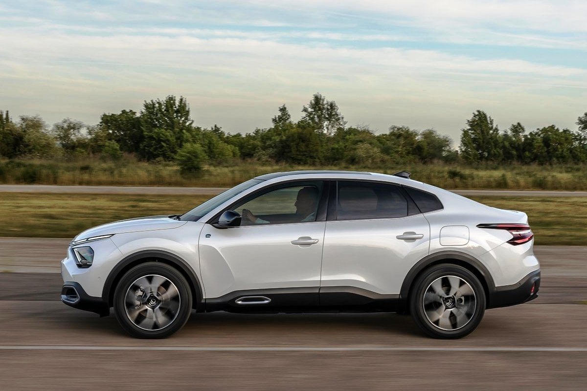 The Citroen C4 X cross-sedan debuted: an unexpected alternative to tradition