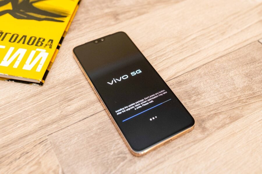 Vivo V23: смартфон з подвійною селфі-камерою