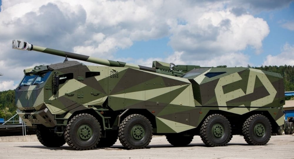 The 155-mm MORANA SPH is another successor to the 152-mm DANA SPH