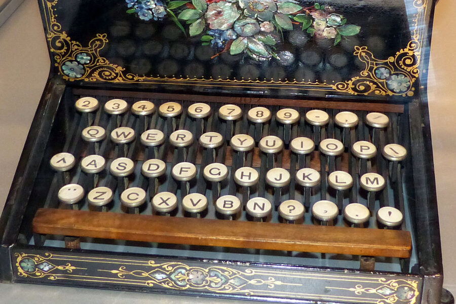Photo of the day: Sholes and Glidden typewriter