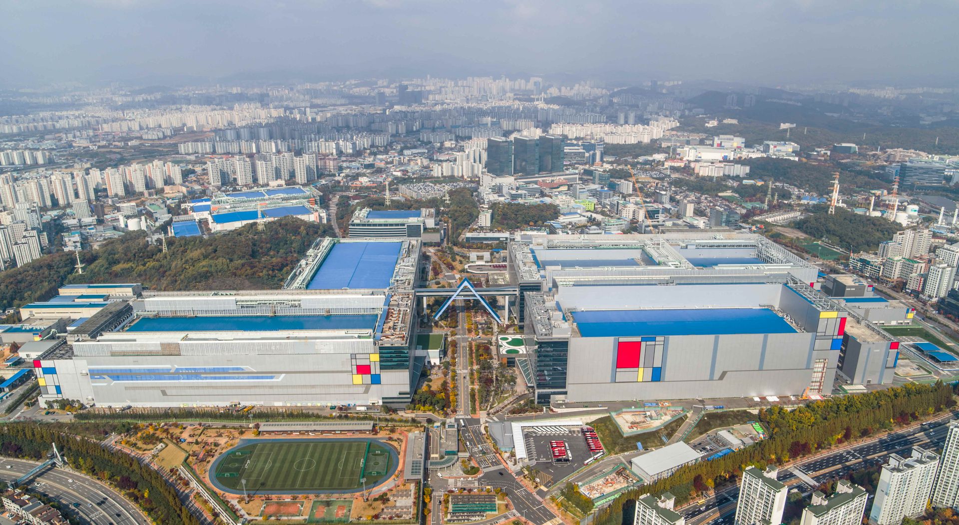 Samsung першим починає виробництво 3 нм чипів: вони матимуть більшу продуктивність і менше енергоспоживання