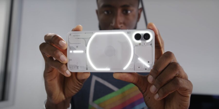 Marques Brownlee showed the Nothing phone (1) with a truly original feature – 900 diodes on the back
