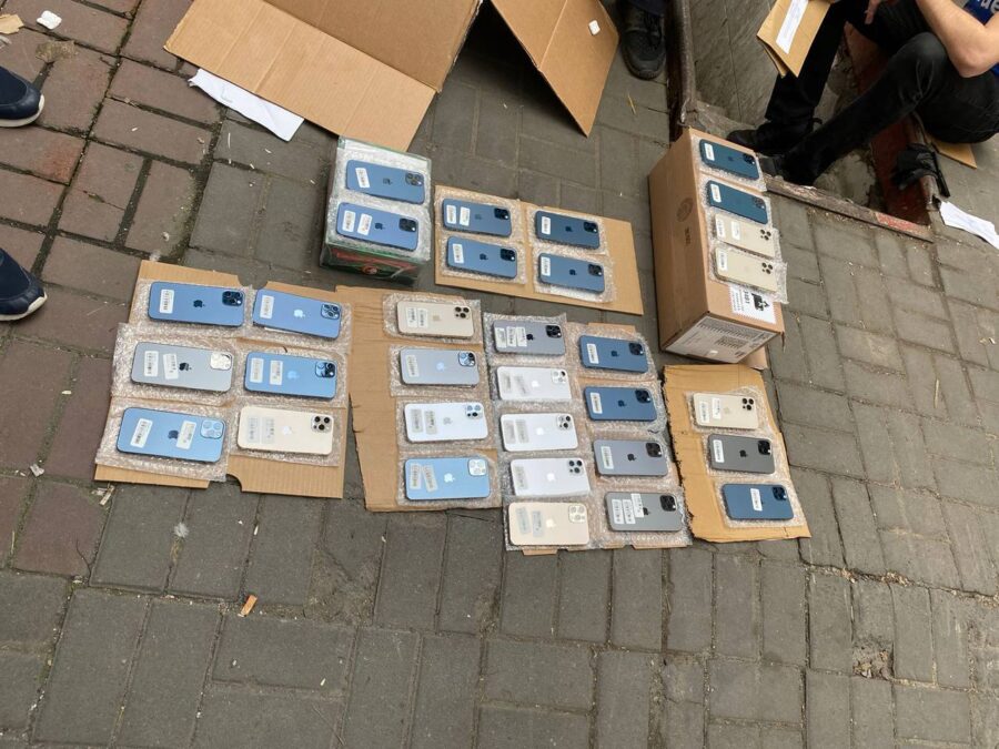 ₴70 million smuggling: Apple, Samsung та Xiaomi products were attempted to import under the guise of humanitarian aid